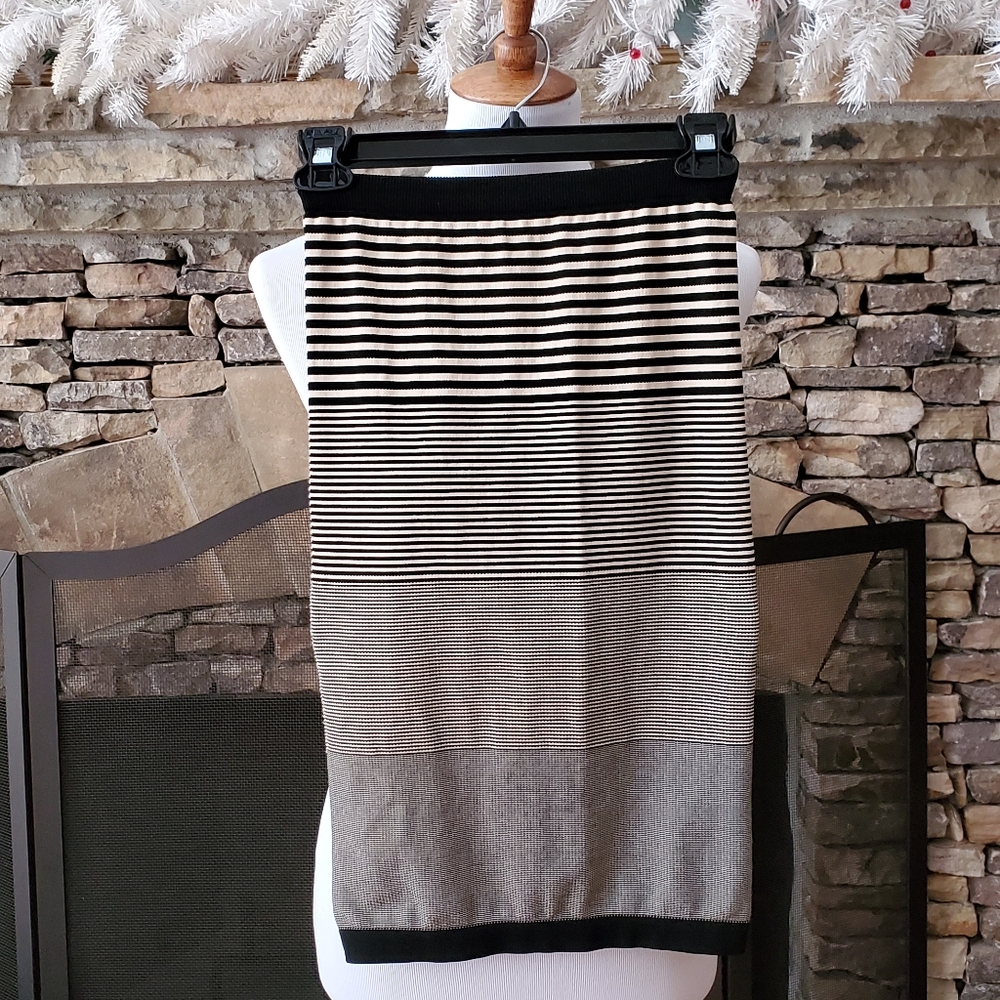 Bebe Black Cream Color Block Stripe Skirt